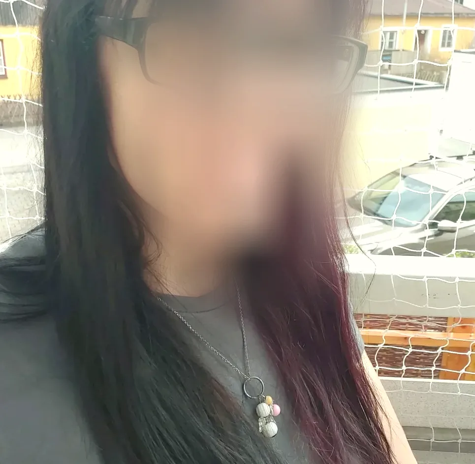 Bernadette, 37