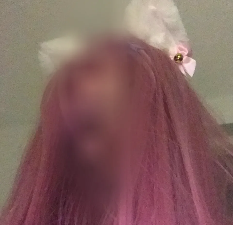 Bernadette, 22