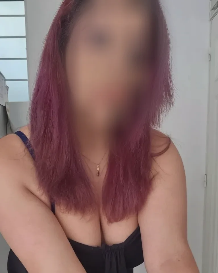 Claudia, 39