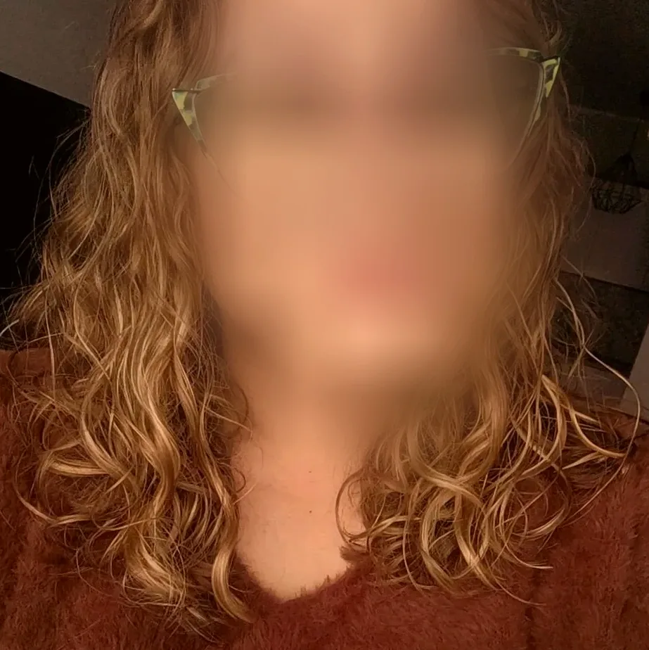 Emina, 29
