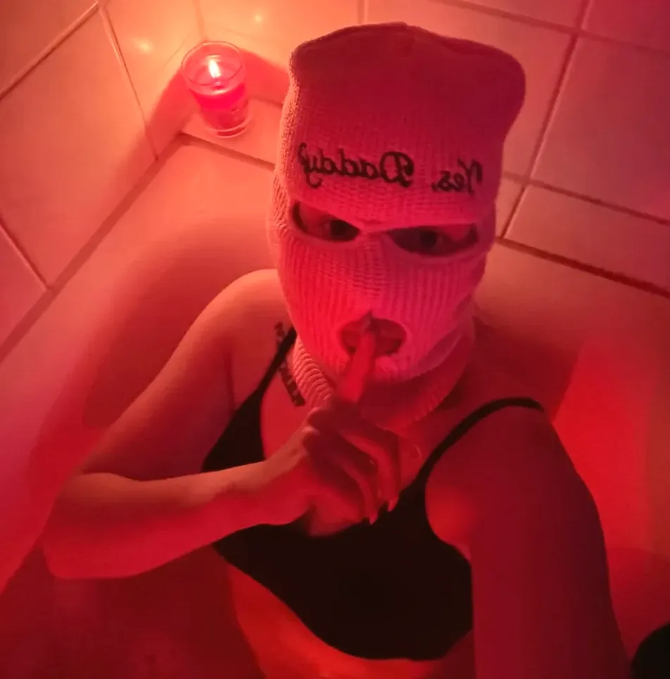 Renate, 27