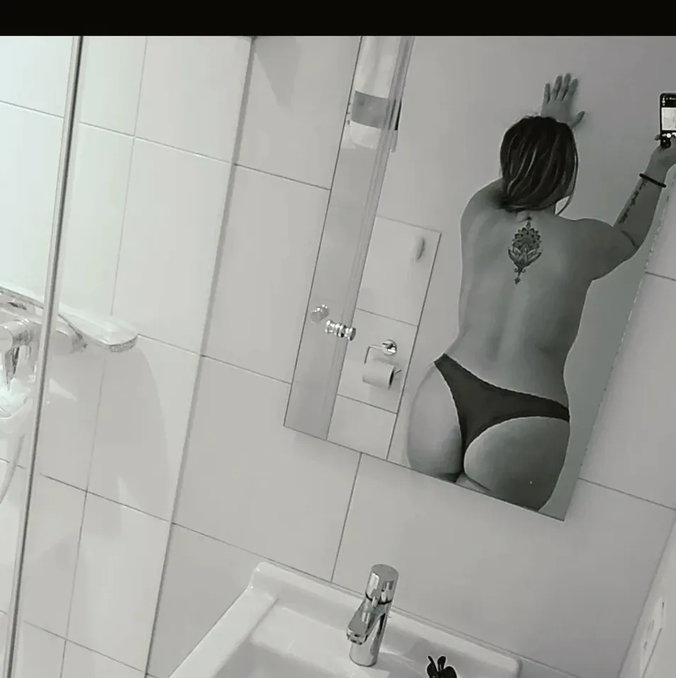 Simone, 28
